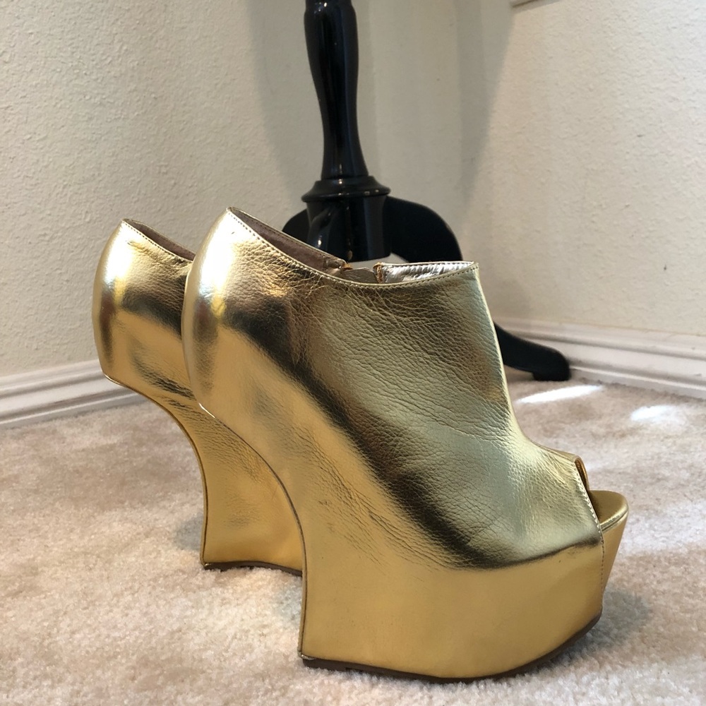 Platform bootie